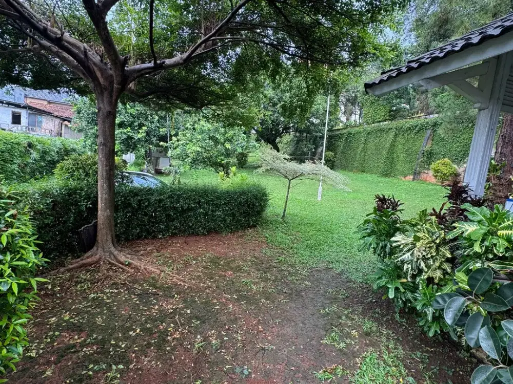 Rumah Nostalgic Classic & Estetik di Cirendeu. Cozy, Homey Ada Kolam Renang & Halaman Luas