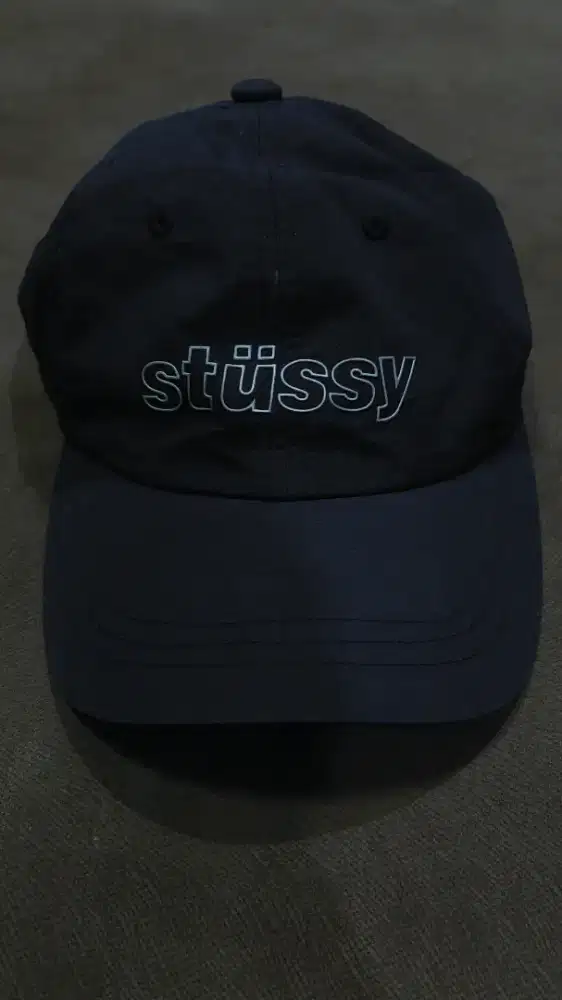 Topi stussy hitam