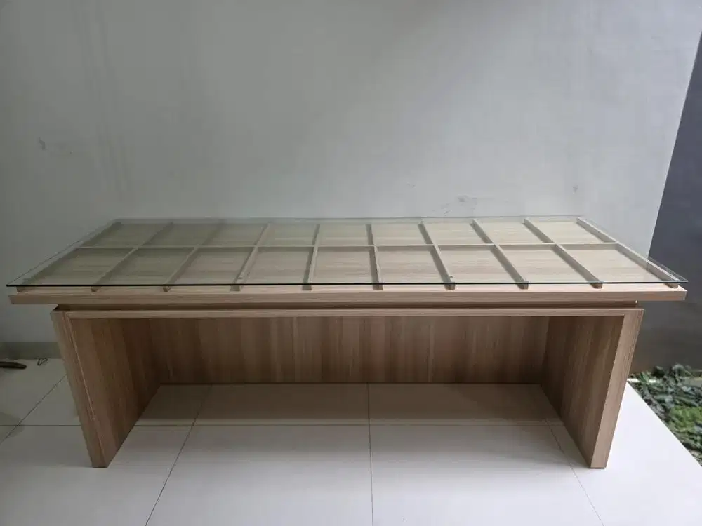 Meja Kantor with Glass Surface