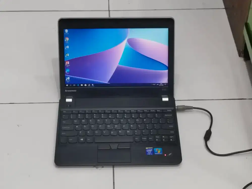 Jual cepat lenovo thinkpad edge Intel core i3 gen 3 ram 4/500 gb
