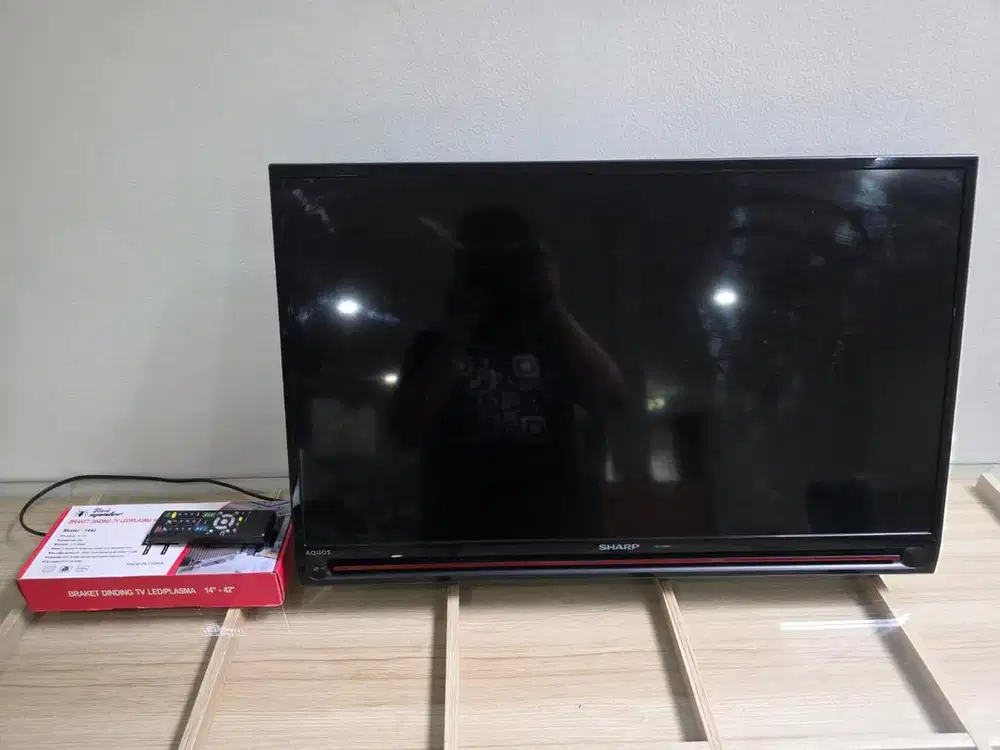 TV Sharp 29 inch + bracket dinding m