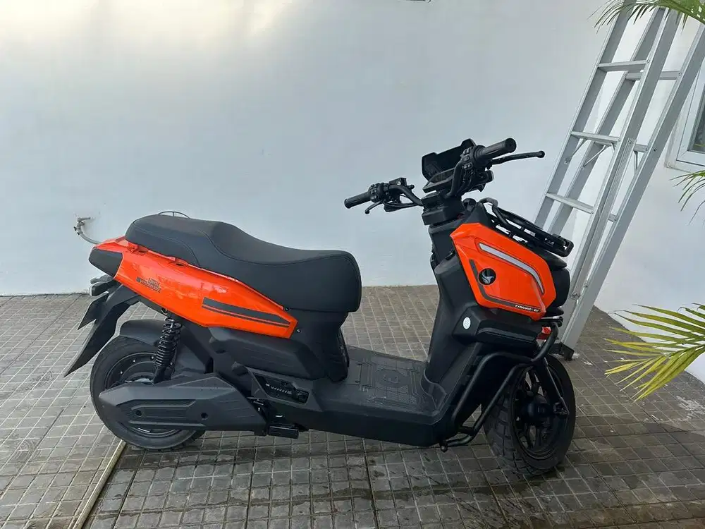 Motor electric tyranno lava red