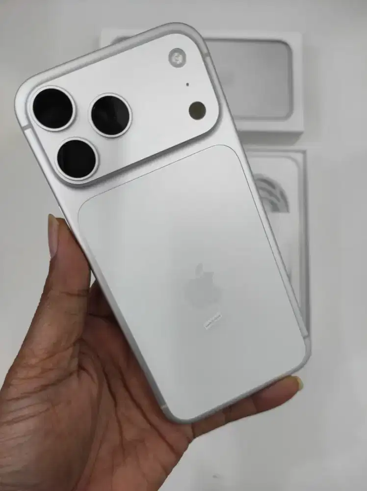 Iphone 17promax 256 
Garansi Ibox
Mulus 99%
Bh 100%
Fulset original