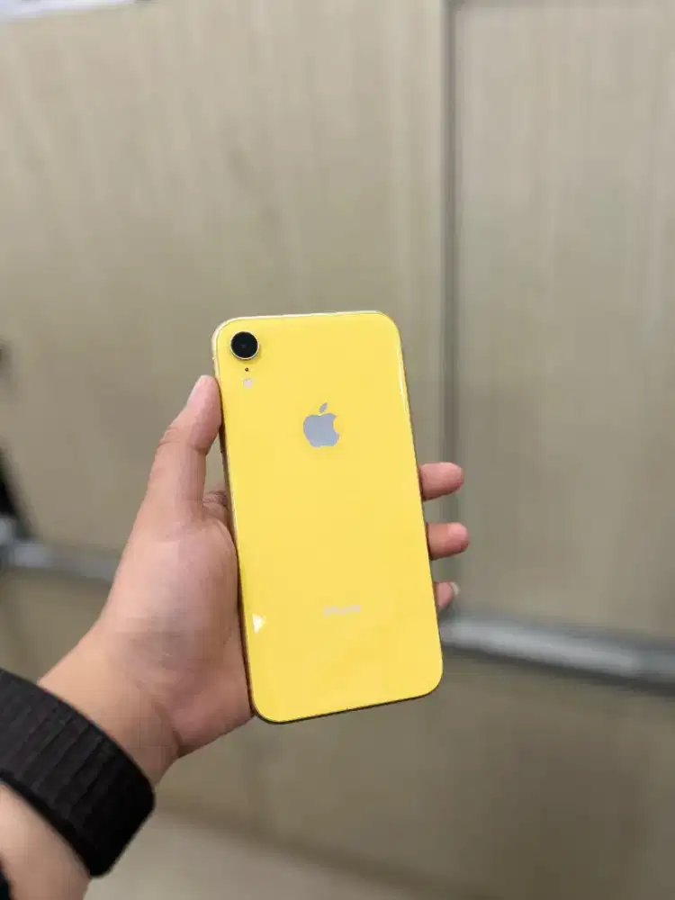 Iphone xr 64 inter allop 
hb 75% notif servis 
unit charger