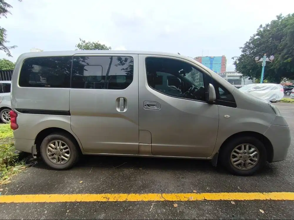 Mobil Nissan Evalia1.5 SV Automatic tahun 2013