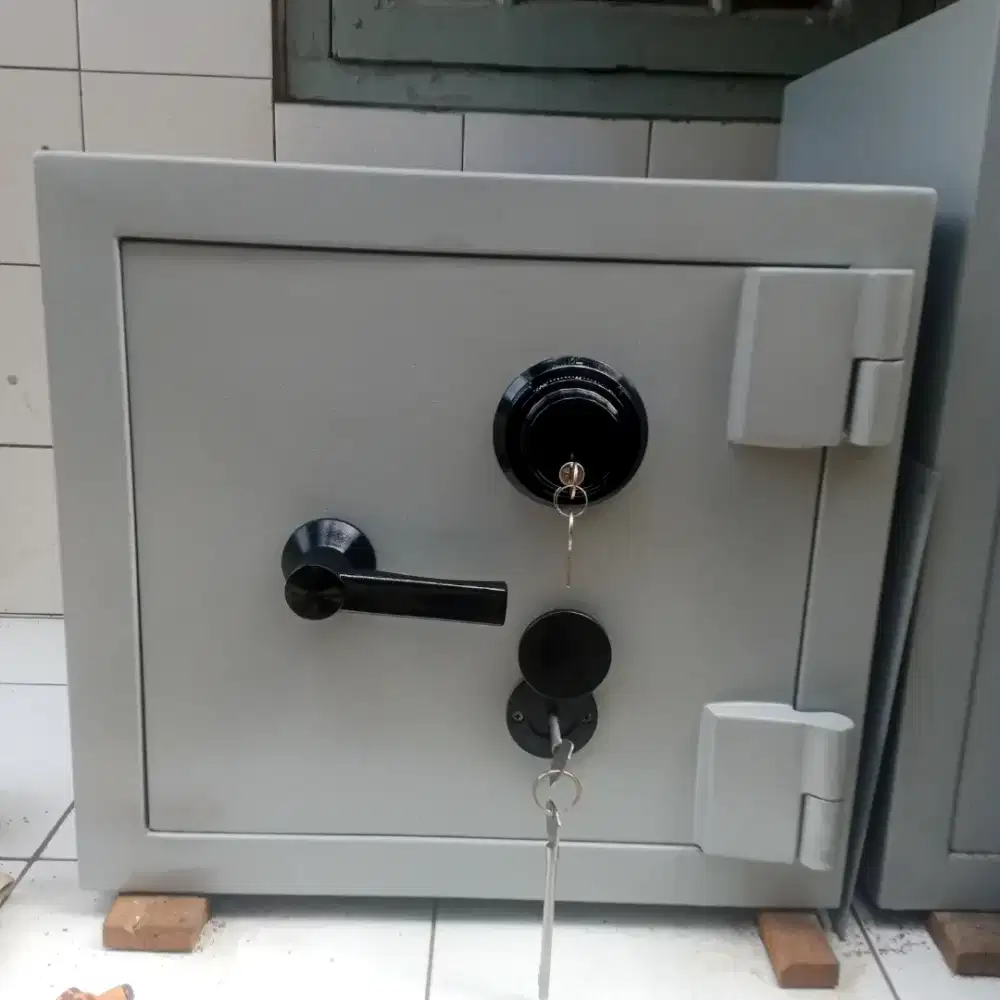 Brankas TITAN Size 1