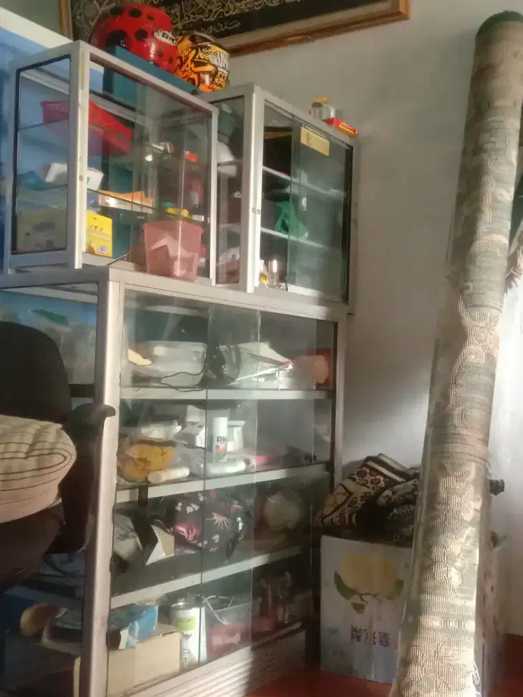 Dijual etalase bekas ukuran kecil,sedang dan besar