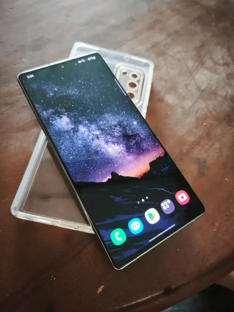 Samsung Galaxy Note 20
8/256