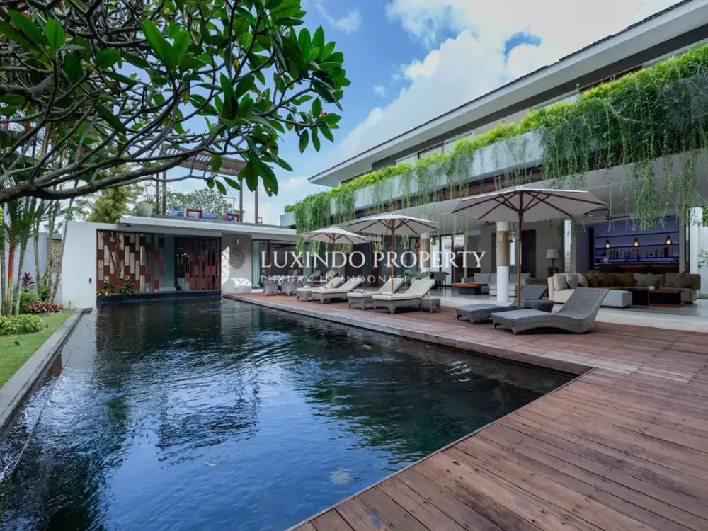 DIJUAL VILLA DENGAN 5 KAMAR TIDUR DILENGKAPI ROOFTOP DAN STUDIO YOGA