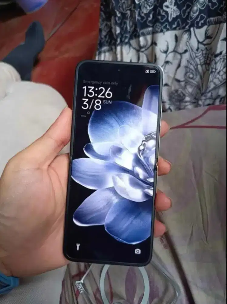 Xiaomi Mix Flip 12/512GB - Snapdragon 8 Gen 3 & Leica Camera!