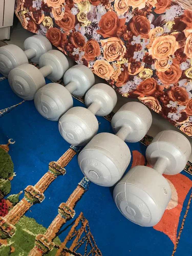 Dijual beban angkat olahraga kondisi seperti baru.