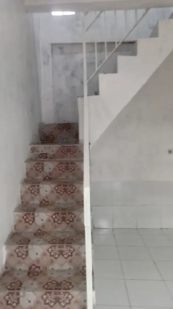 Kontrakan Kosong di Kp Bali, Kalideres ada 2 lantai