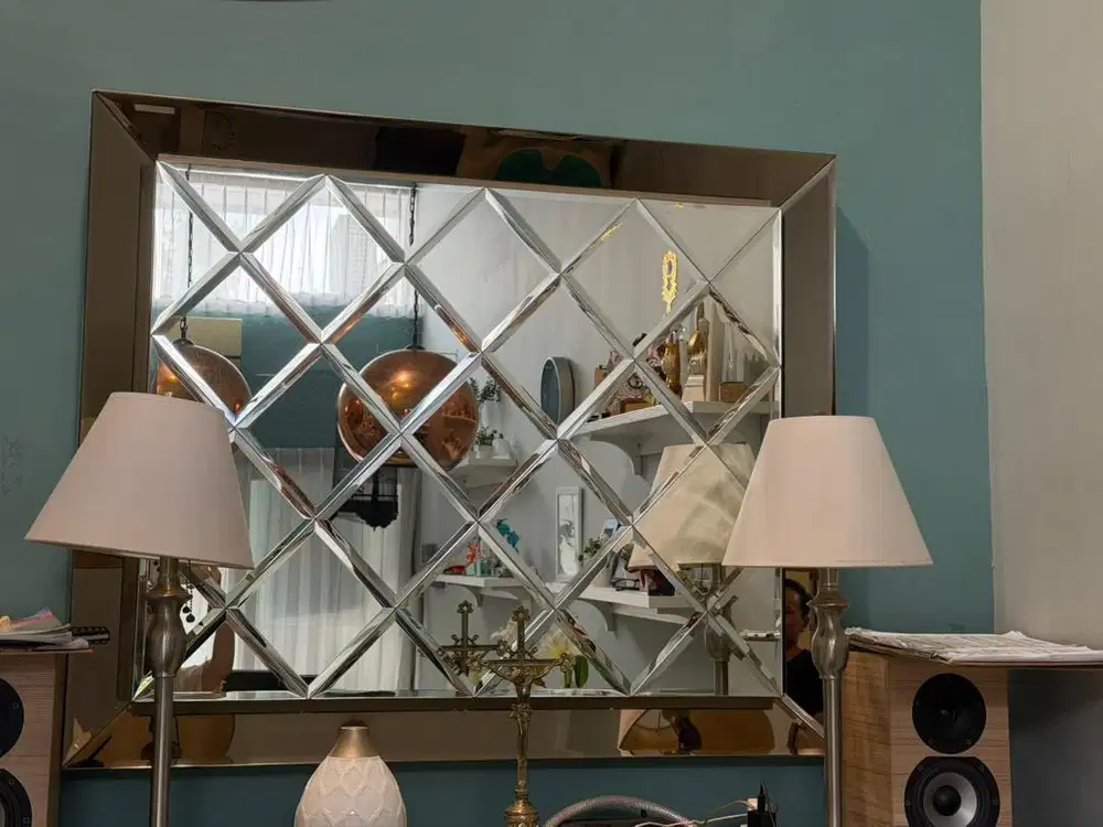 Pigura cermin aksesoris dinding