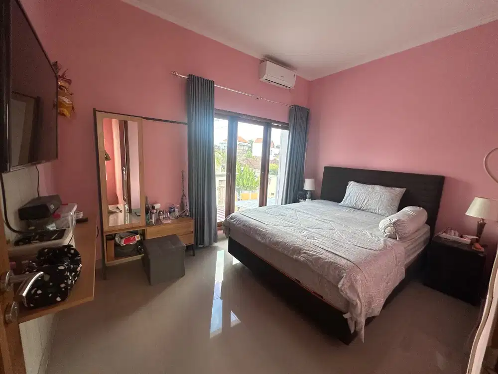 DISEWAKAN RUMAH 2 LANTAI FULL FURNISHED NYAMAN, SIAP HUNI.