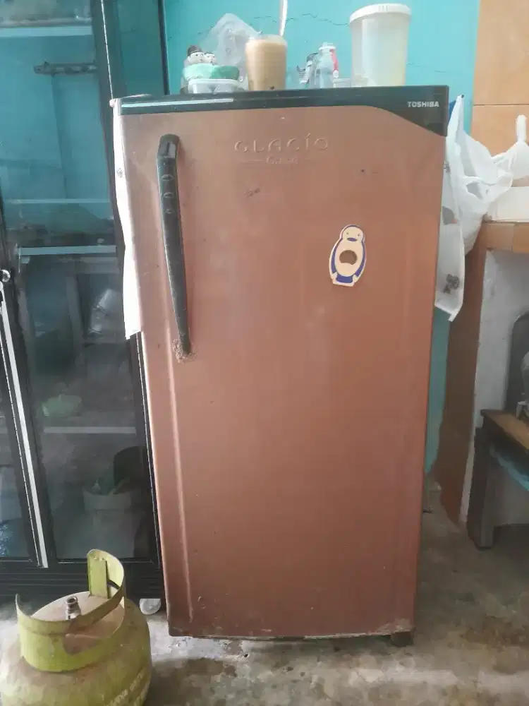 Lemari Es Toshiba Glacio