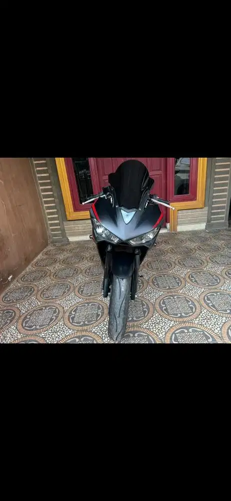 Dijual R25 2017 warna hitam doff