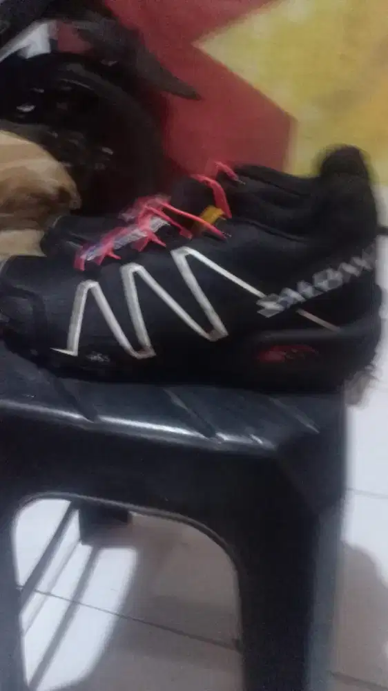 Sepatu merk salomon asli