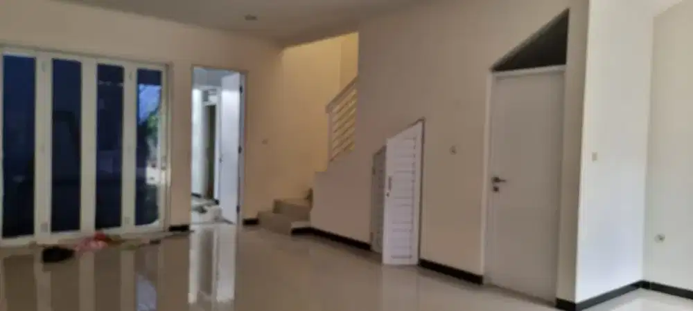 Jual/ sewa rumah 2 lantai di taman kopo indah 5.pinewood