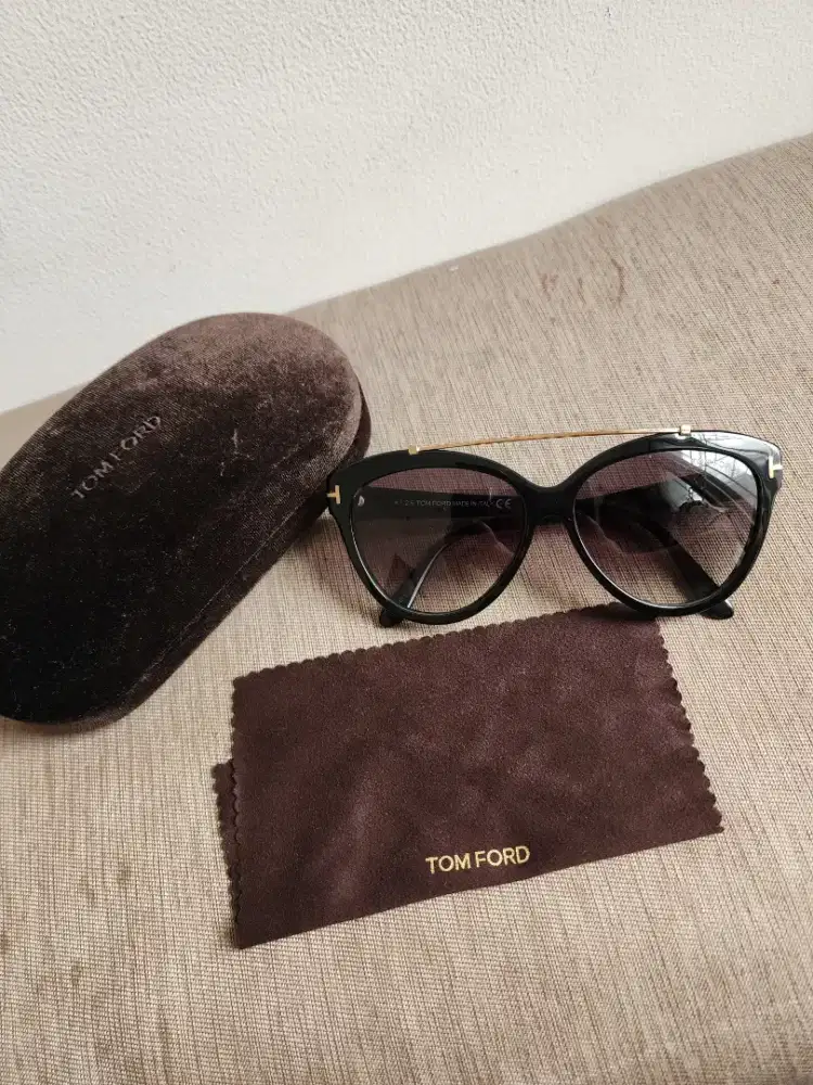 Kacamata Tomford