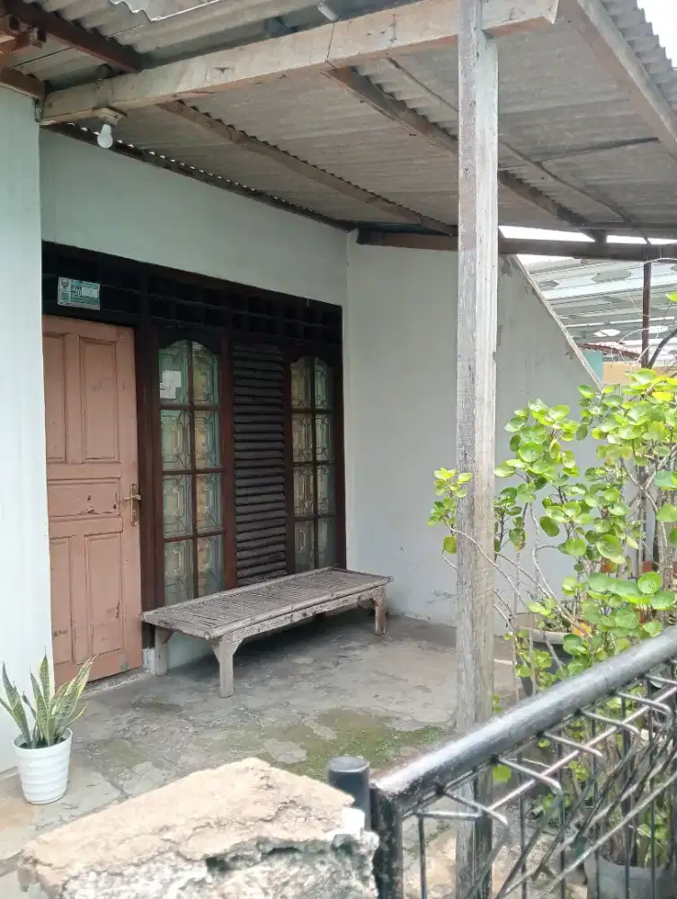 Di jual rumah ..lingkunya nyaman masih area kampung ..