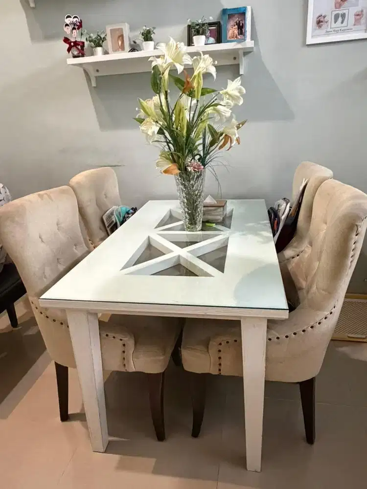 Meja makan + kursi makan