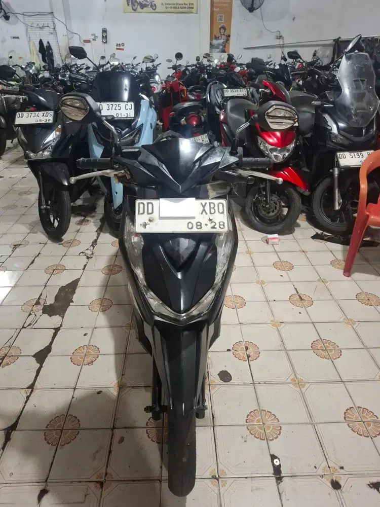 Honda Beat Deluxe 2023 hitam