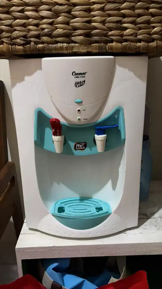 Dispenser Hot & Cold Panas Dingin Cosmos