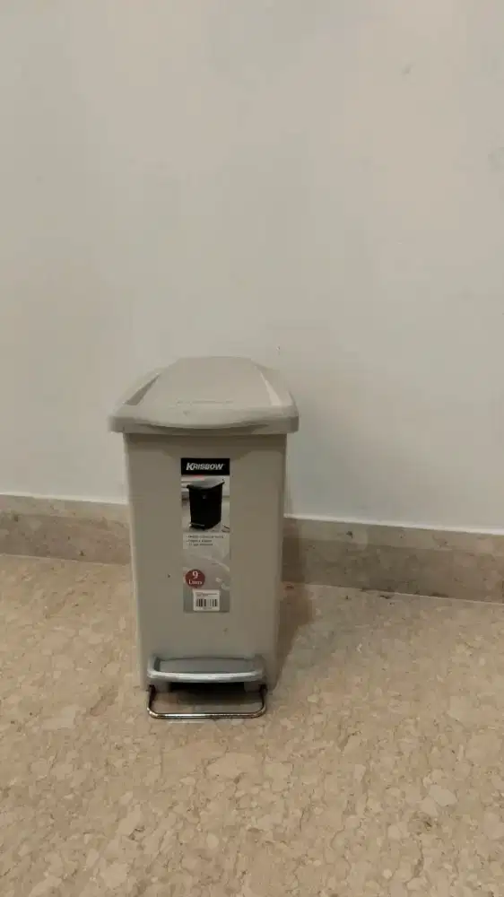Krisbow 9 Liter Pedal Trash Bin