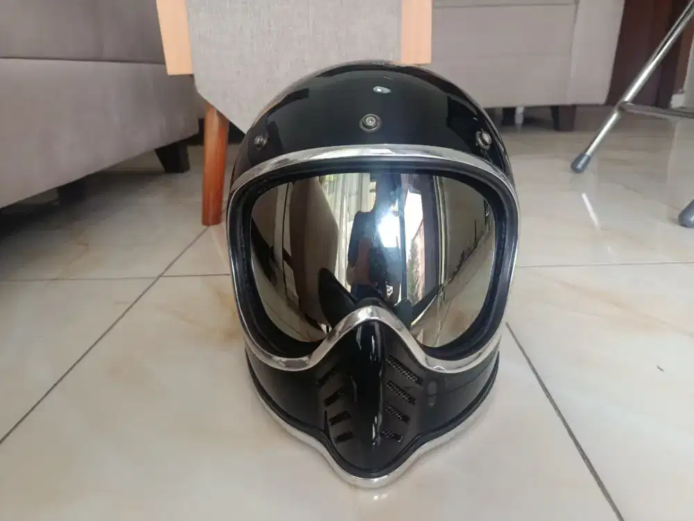 HELM CAKIL HITAM GLOSSY SIZE M