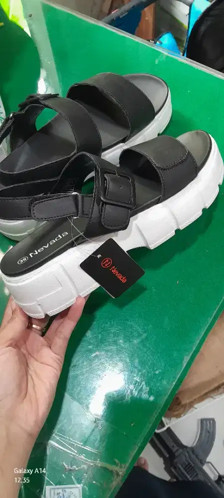Sepatu sandal NEVADA Size 39 New Lengkap box