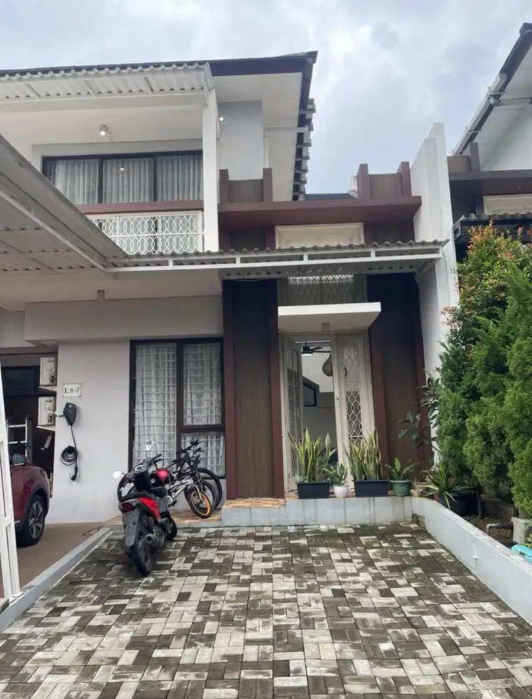 Rumah mewah lokasi strategis lingkungan asri