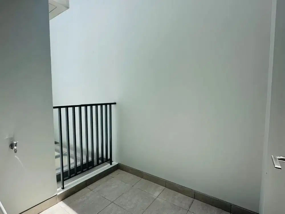 Rumah 3 Lantai Under 2M di Gading Serpong Dekat Kawasan Komersial Ramai