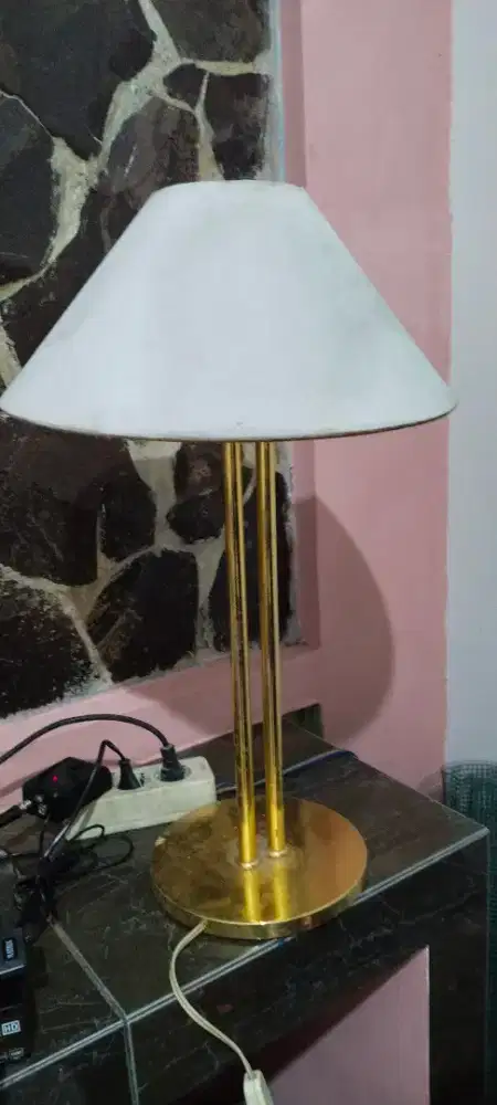 Lampu sudut kuningan