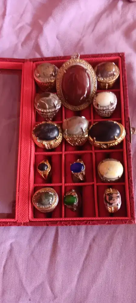 Batu akik plus emban