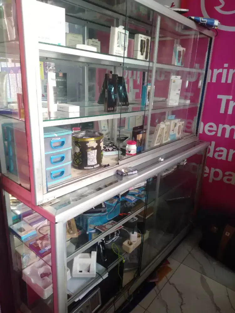Etalase dijual murah