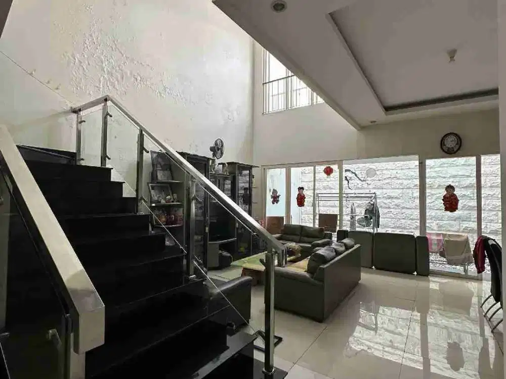 Dijual Murah Rumah 2 Lantai Minimalis Pakuwon City Dekat Park Shanghai Surabaya Timur