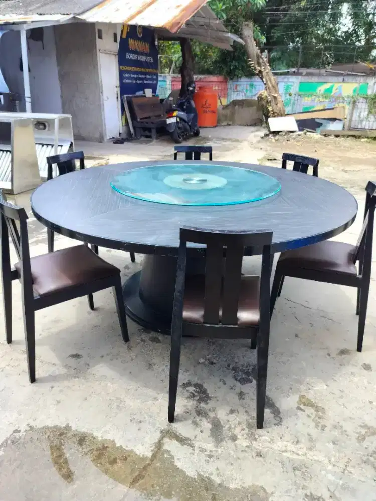 Set meja makan mewah,kaca tengah bisa putar