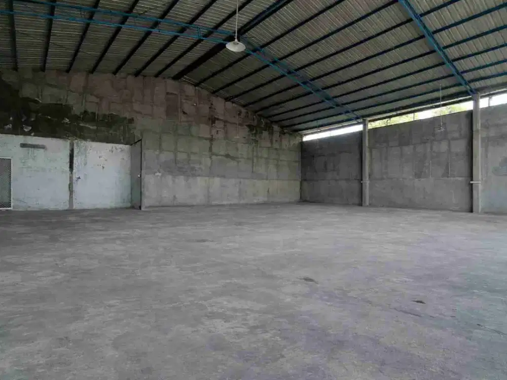 Di sewakan gudang murah akses fuso luas 350 m2.