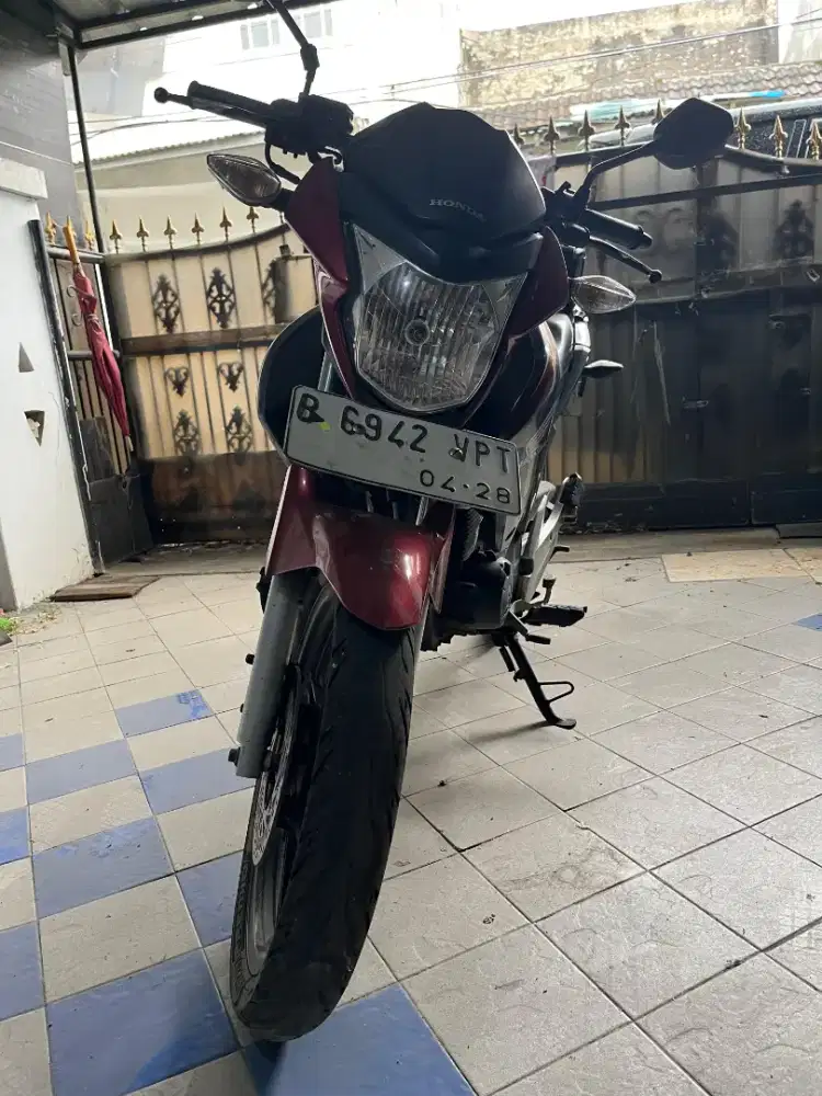 (Preloved) Motor Megapro Monoshock 2012