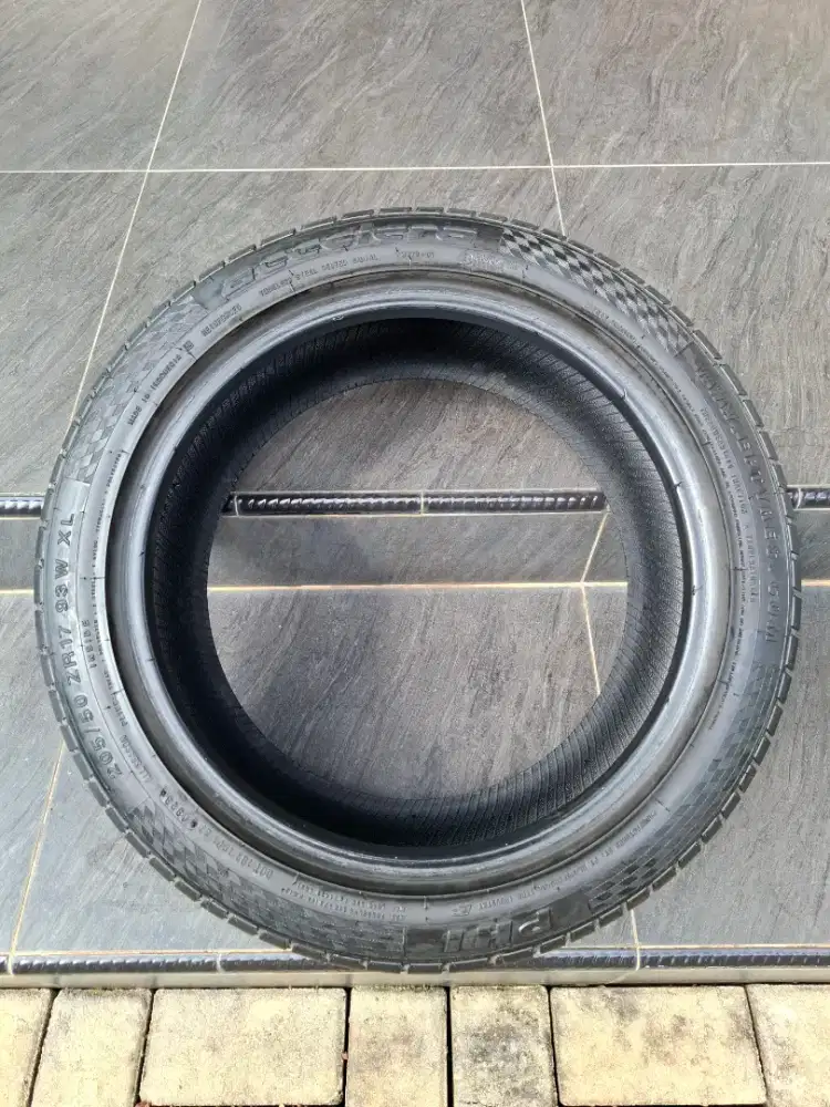 Ban Mobil Accelera PHI Ring 17 205/50.