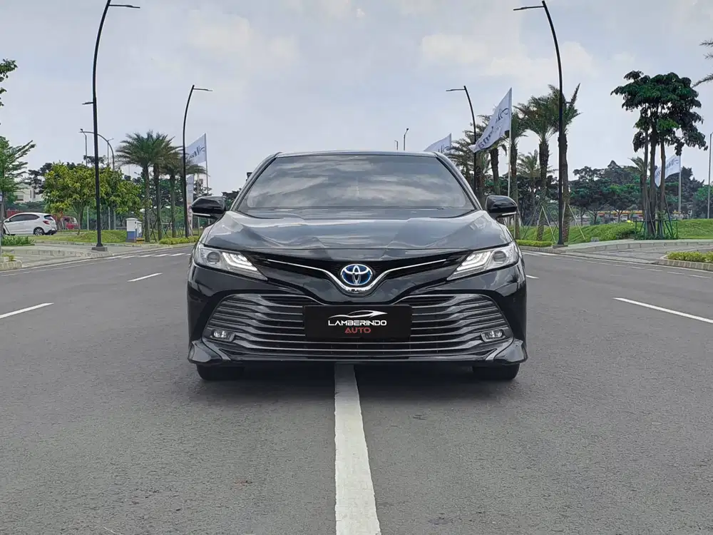 TOYOTA CAMRY HYBRID 2.5L FACELIFT 2020 LOW KILOMETER !! 2021
