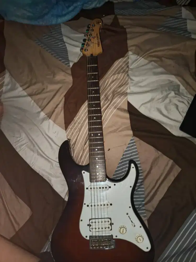 Gitar elektrik yamaha pacifica