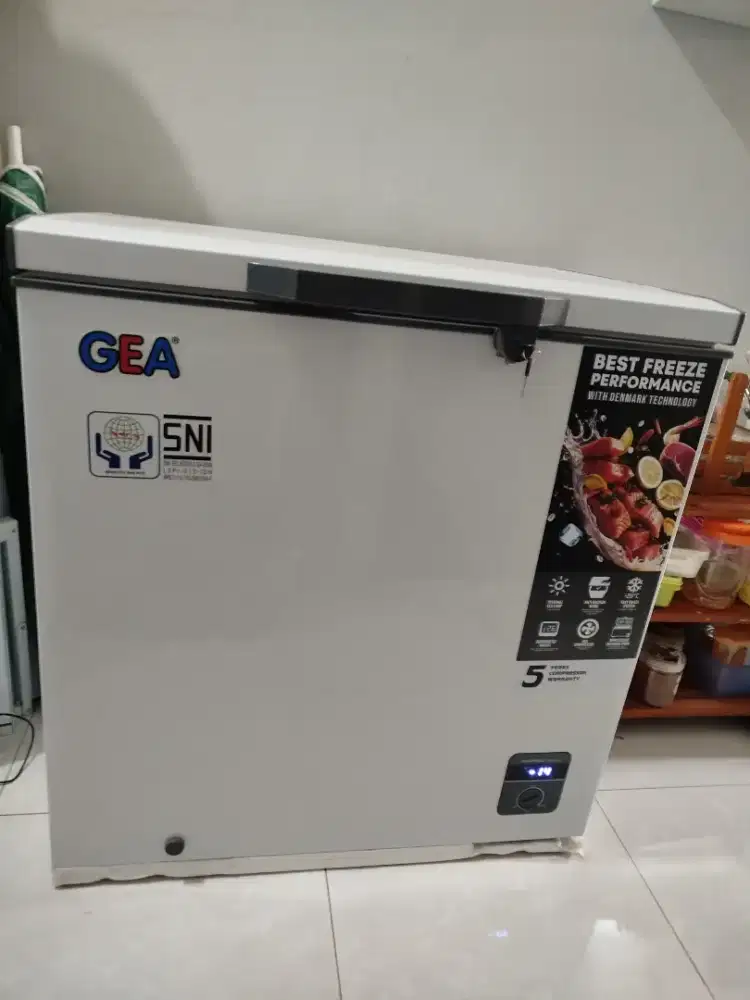 GEA CHEST FREEZER AB-208