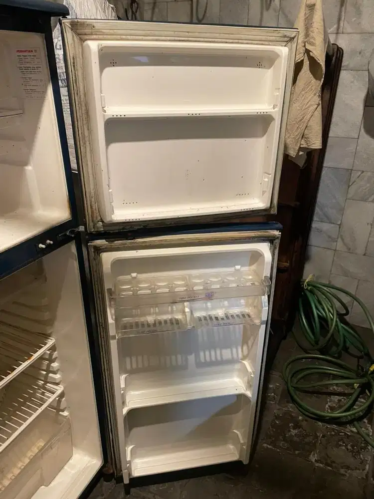 Kulkas bekas/kulkas second/kulkas thosiba/kulkas 2 pintu