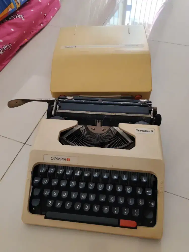 Mesin Ketik Manual (Mesin Tik) Olympia