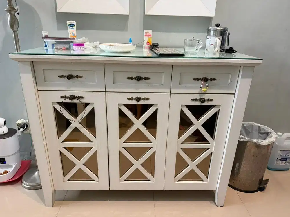 Meja crediensia lemari credensia