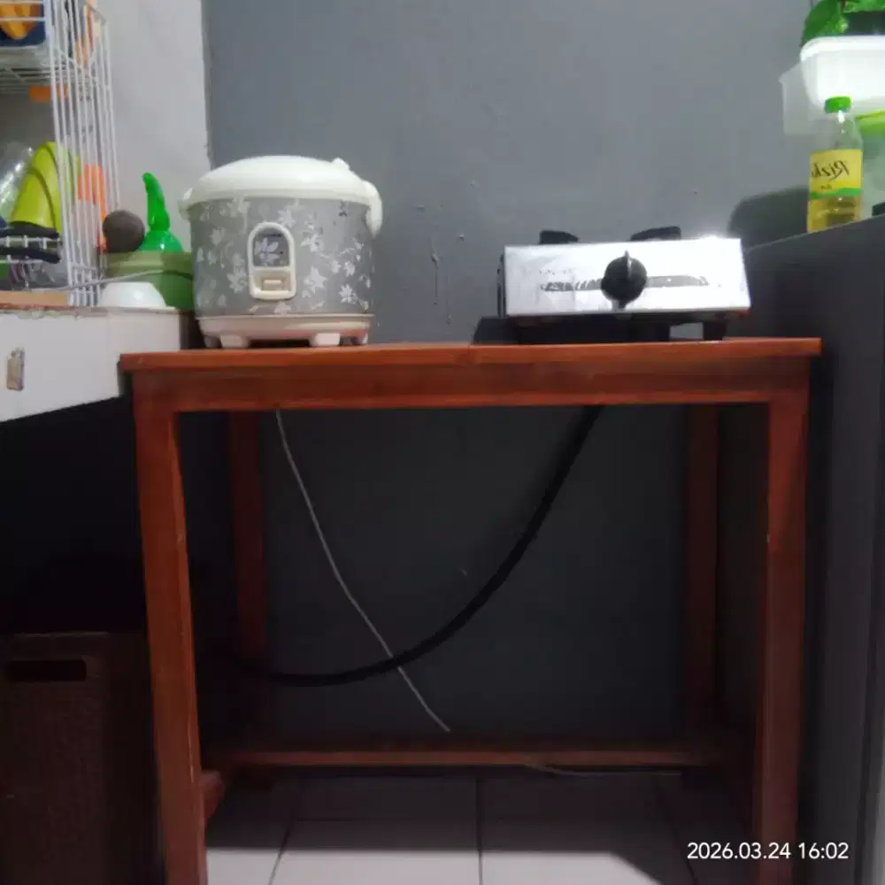Dijual meja,Kompor rinai ( Tanpa regulator),magic com.450.000