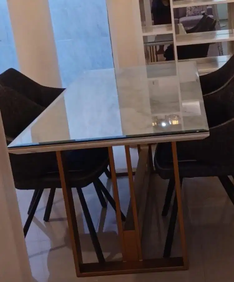 Meja makan cantik minimalis kekinian