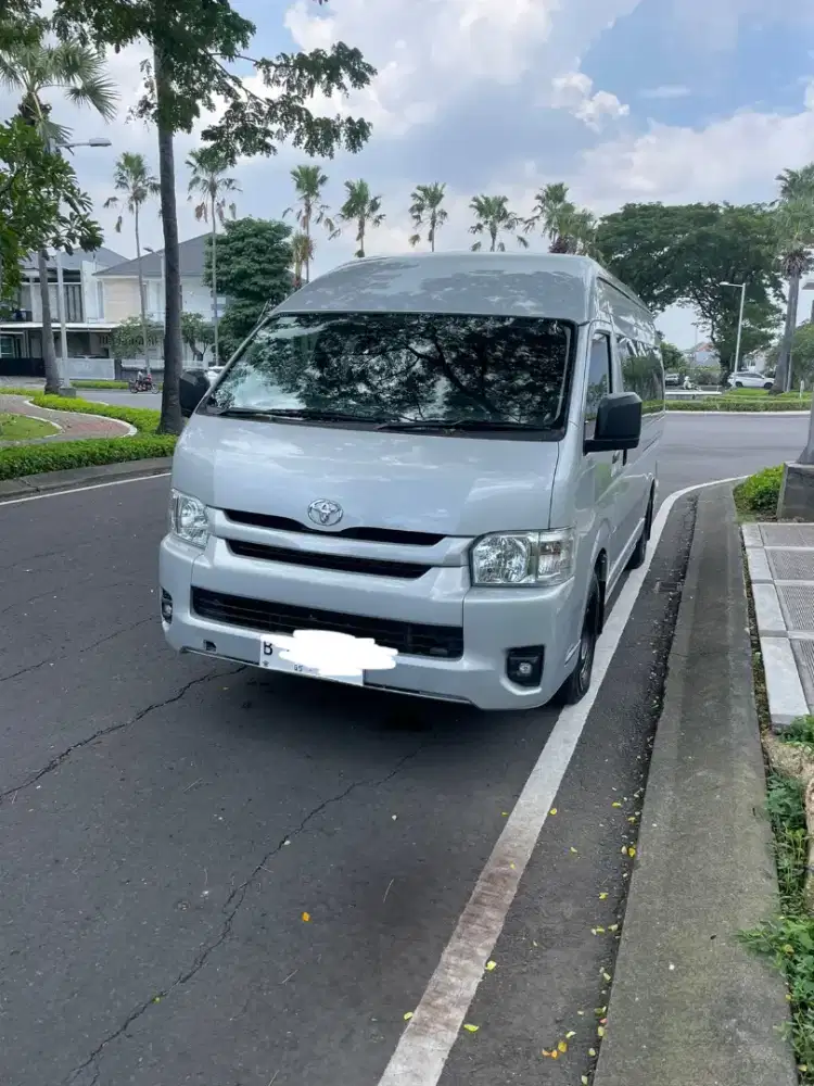 Low Km! Hiace Commuter 3.0 MT 2023 Manual Abu Metalik Bagus Original