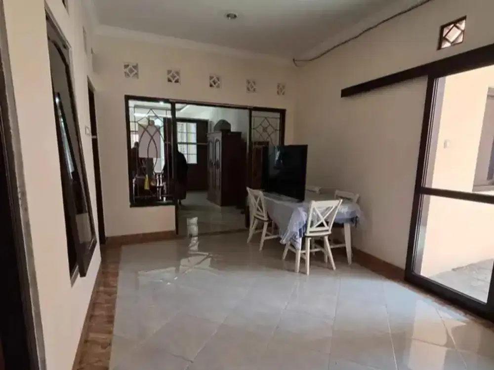 DISEWAKAN RUMAH SEMI FURNISH LOKASI STRATEGIS NGAGLIK SLEMAN